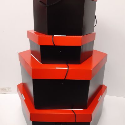 Hatbox black/red